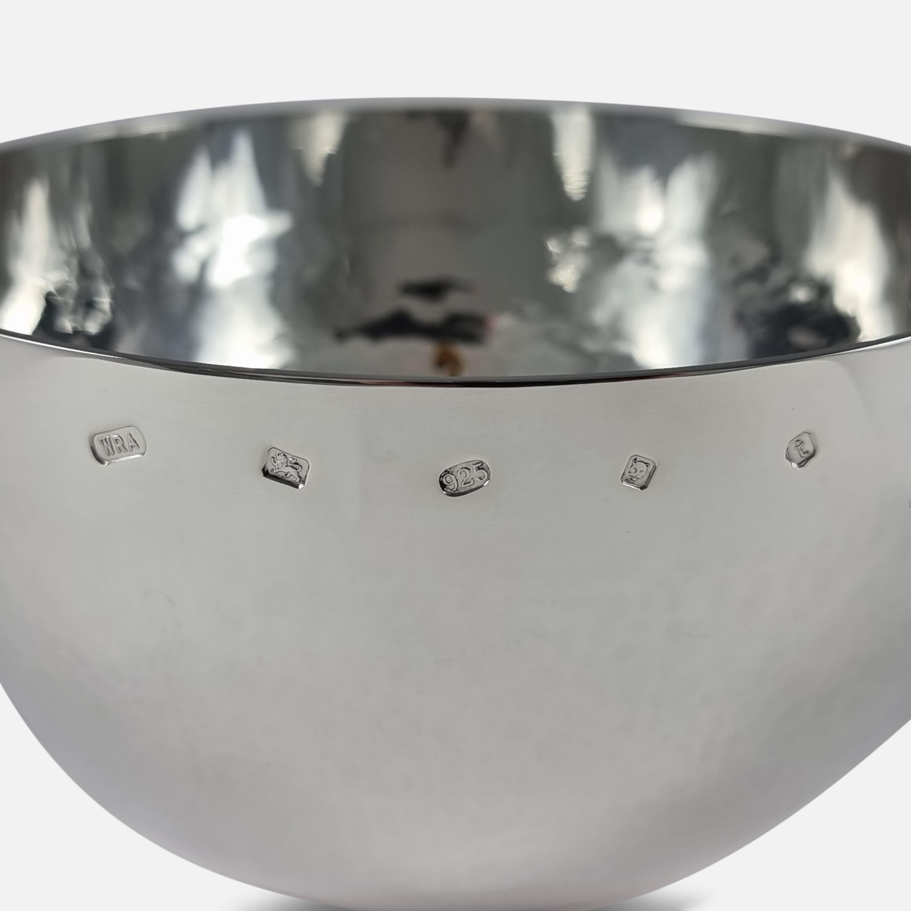 Elizabeth II Sterling Silver Tumble Fruit Bowl, William & Son, 2018 In Good Condition For Sale In Glasgow, GB