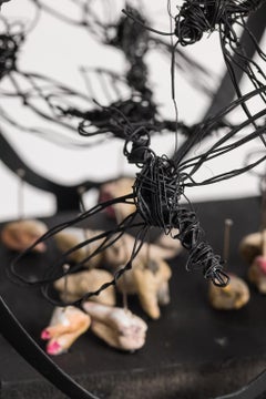 Escultura de farola con moscas de dragón: 'Danse Macabre