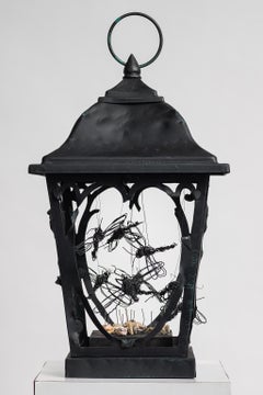 Lampost-Top-Skulptur mit Drachenfliesen: „Danse Macabre“