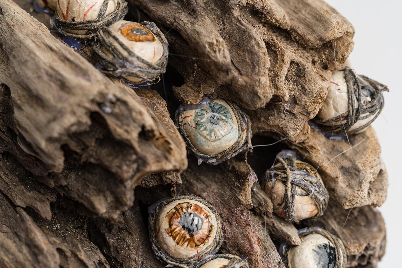 Elizabeth Jordan es una artista que trabaja principalmente la escultura y cuya obra utiliza múltiples materiales para producir formas únicas y orgánicas. Además de una exposición individual y otras colectivas en la galería Ivy Brown, ha expuesto en