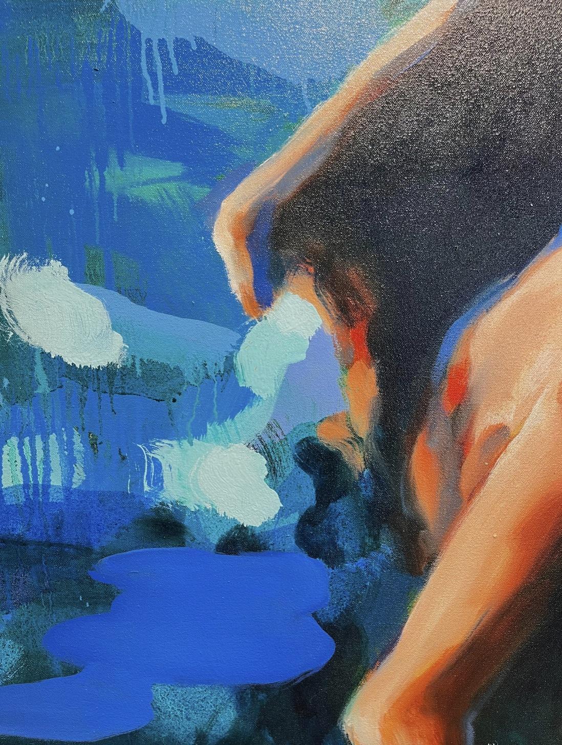 „Raven Haired Beauty“ abstrakte Darstellung einer Frau, die halb unter Wasser steht und wegweht (Blau), Figurative Painting, von Elizabeth Lennie