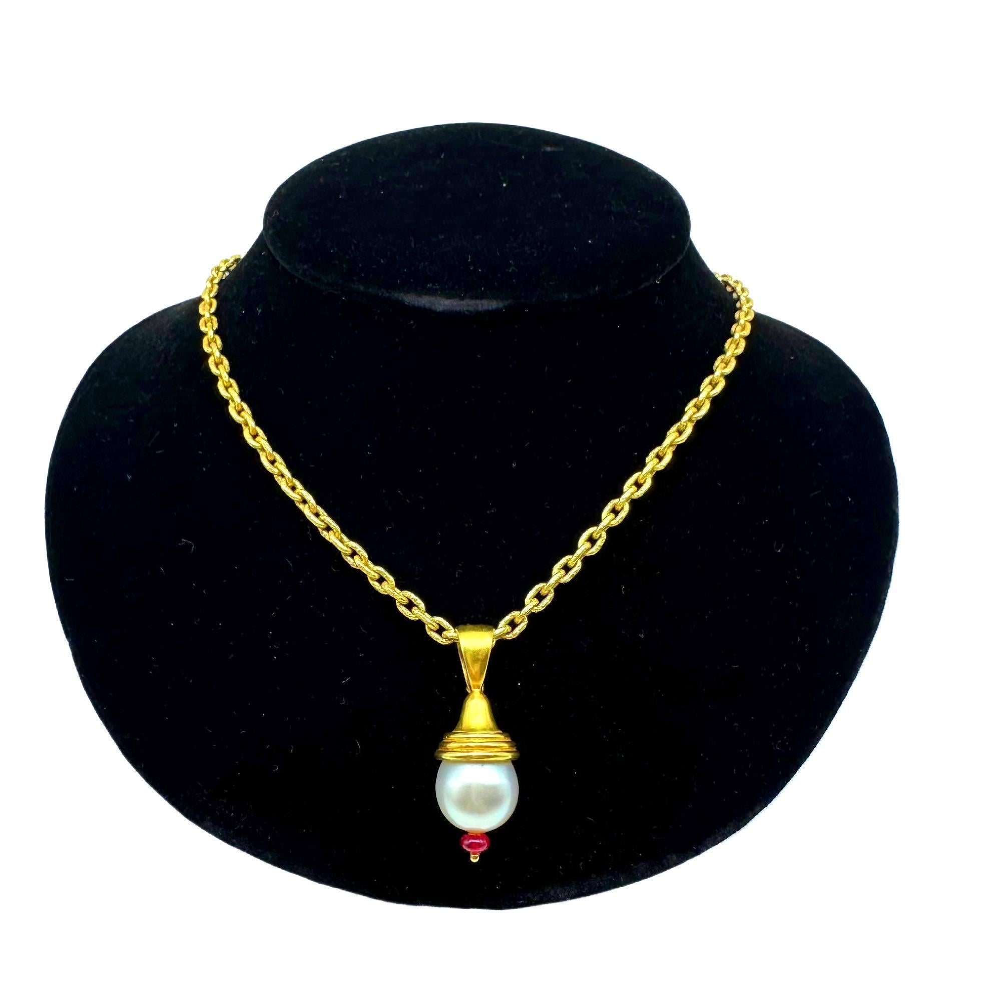 Elizabeth Locke 15 MM South Sea Pearl Venetian Glass 19K Hammered Gold Pendant In Excellent Condition For Sale In San Diego, CA