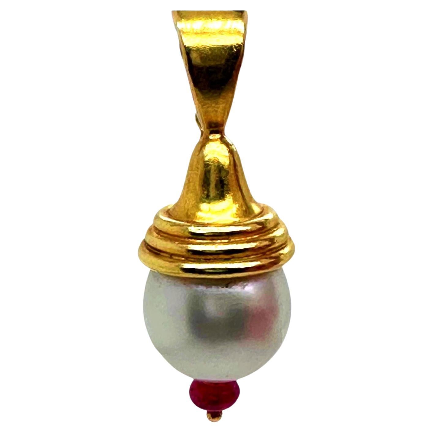 Elizabeth Locke 15 MM South Sea Pearl Venetian Glass 19K Hammered Gold Pendant For Sale