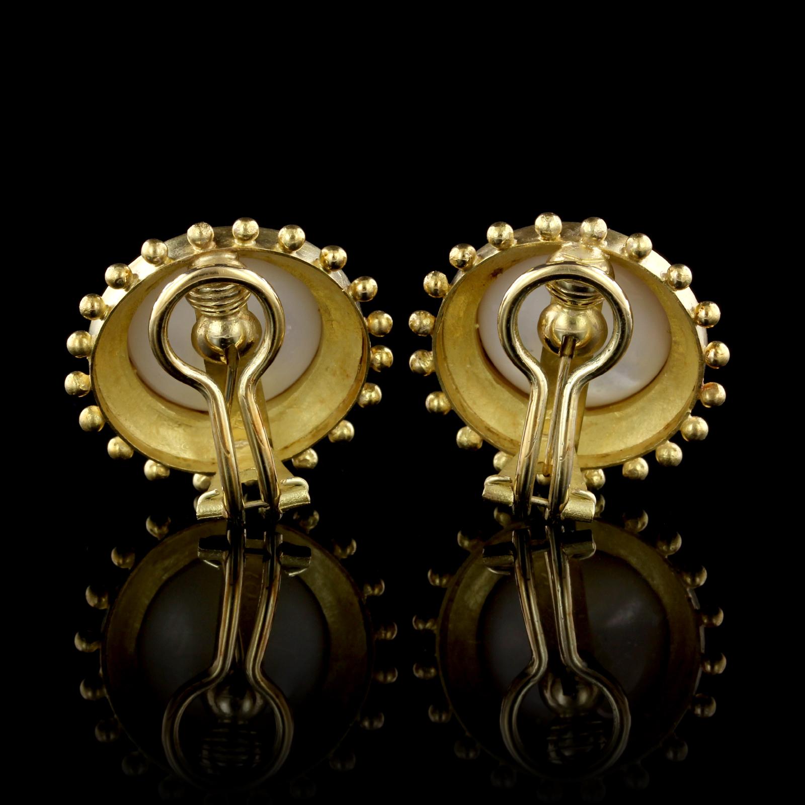 Elizabeth Locke 18 Karat Yellow Gold Mabe Pearl Earrings In Excellent Condition In Nashua, NH