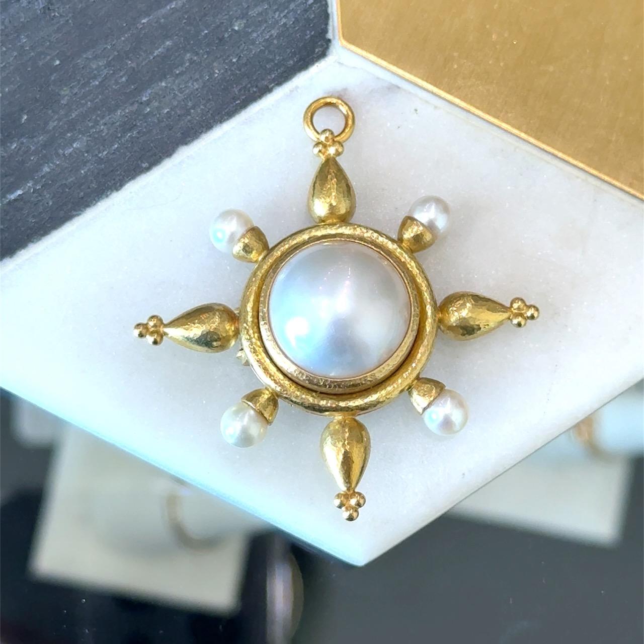 Taille ovale Elizabeth Locke, or 18K, pendentif / broche en perles de Mabe avec boucle repliable en vente