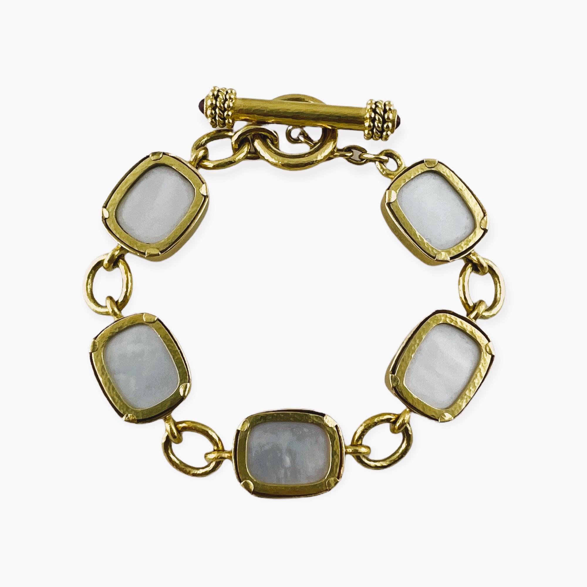 Elizabeth Locke: Elizabeth Locke Armband aus 18 Karat Gelbgold mit Intaglio-Glas „Antique Animals“ im Zustand „Gut“ in Washington Depot, CT