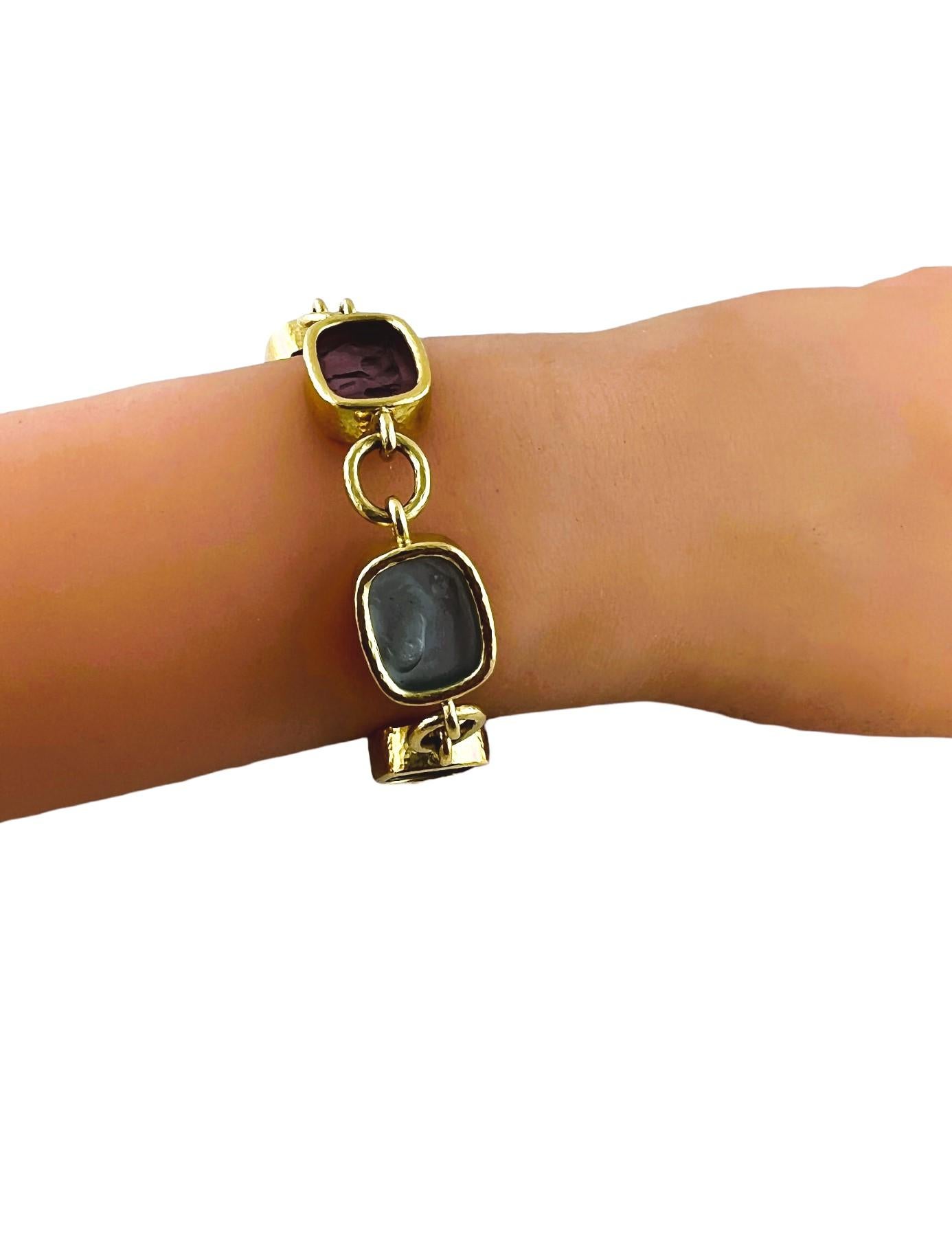 Elizabeth Locke: Elizabeth Locke Armband aus 18 Karat Gelbgold mit Intaglio-Glas „Antique Animals“ 4