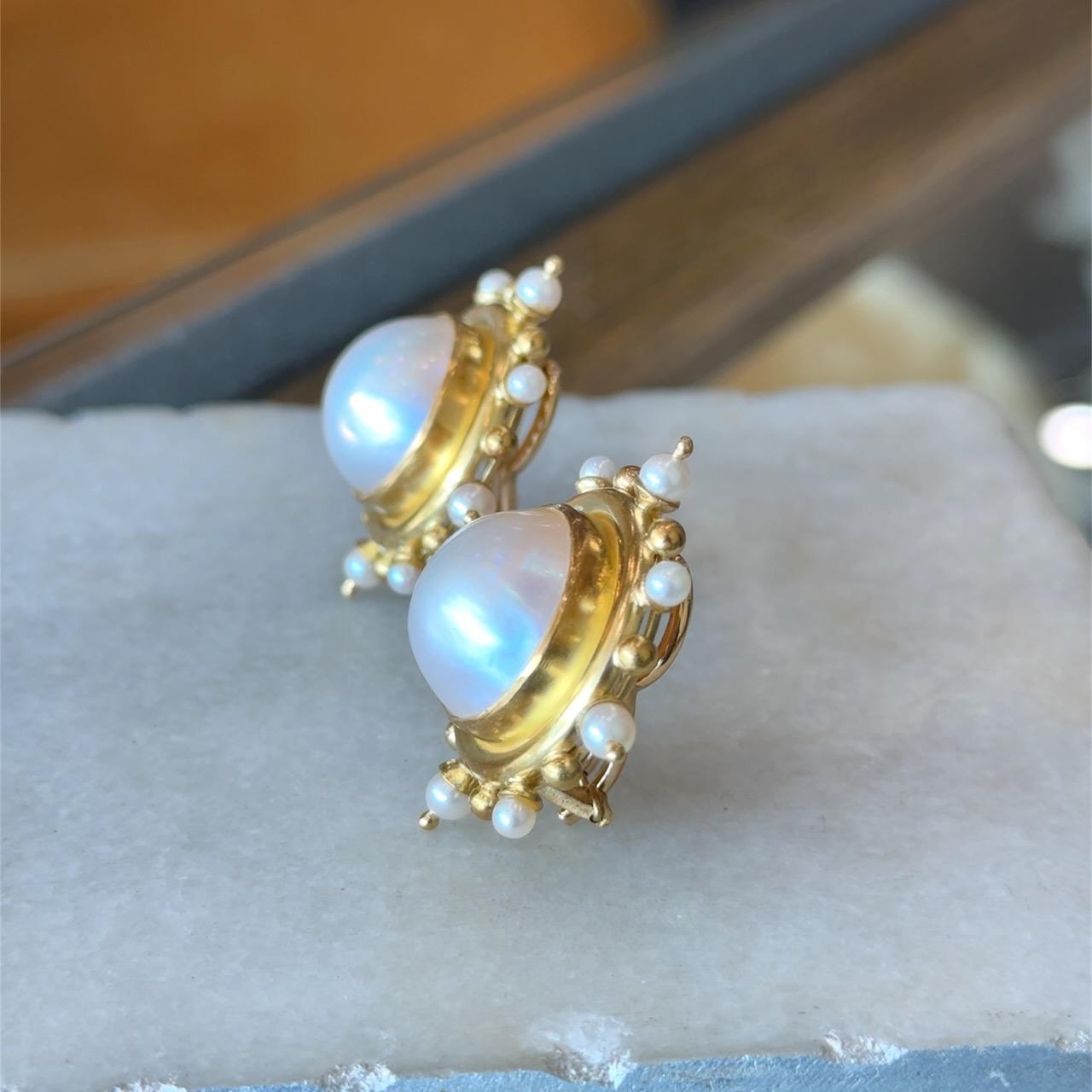 Orecchini di perle Mabe in oro 18KT Elizabeth Locke in vendita 2