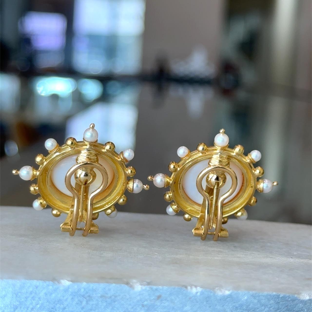 Orecchini di perle Mabe in oro 18KT Elizabeth Locke in vendita 3