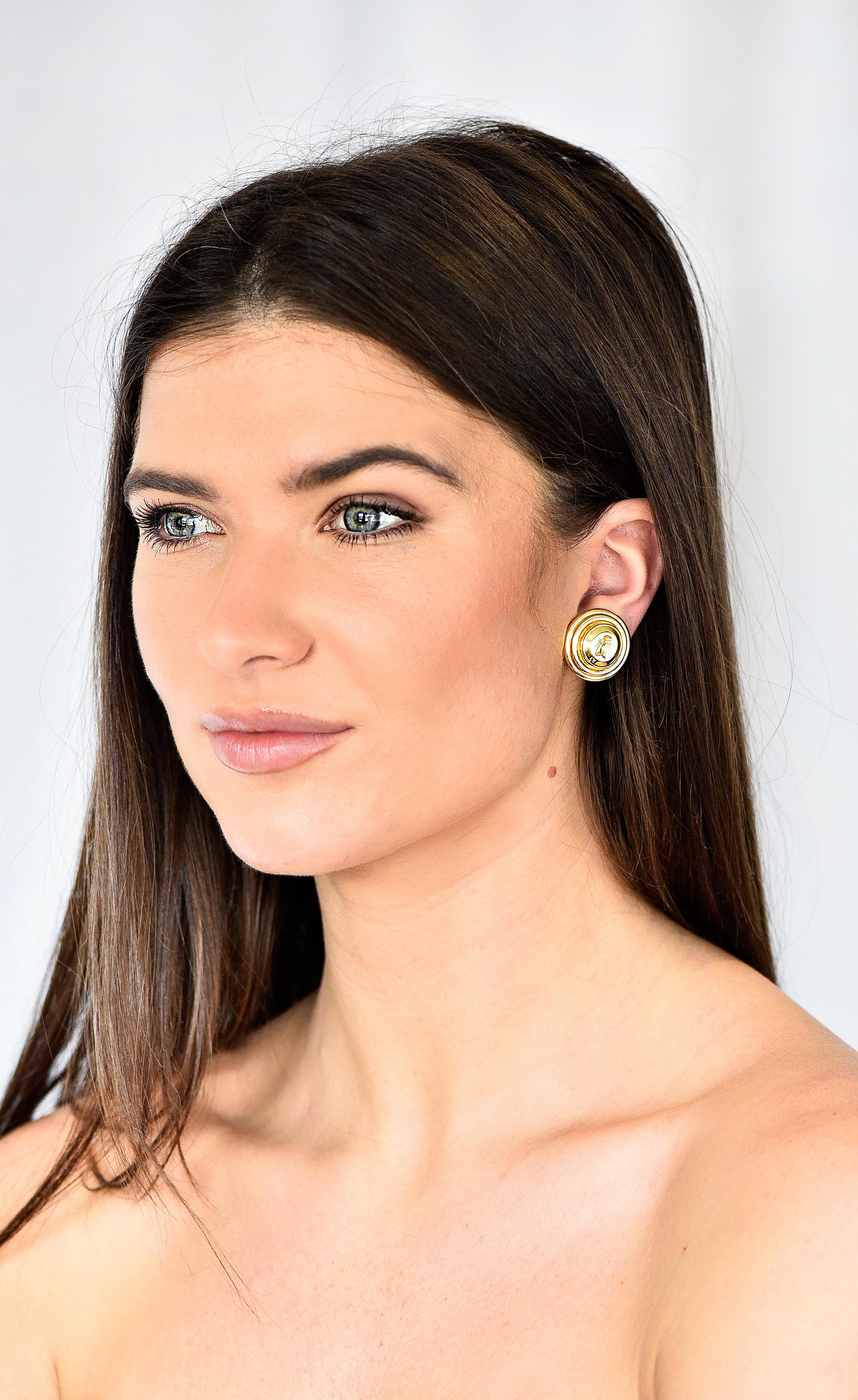 Elizabeth Locke 19 Karat Yellow Gold Fly Intaglio Insect Bug Circle Earrings For Sale 3