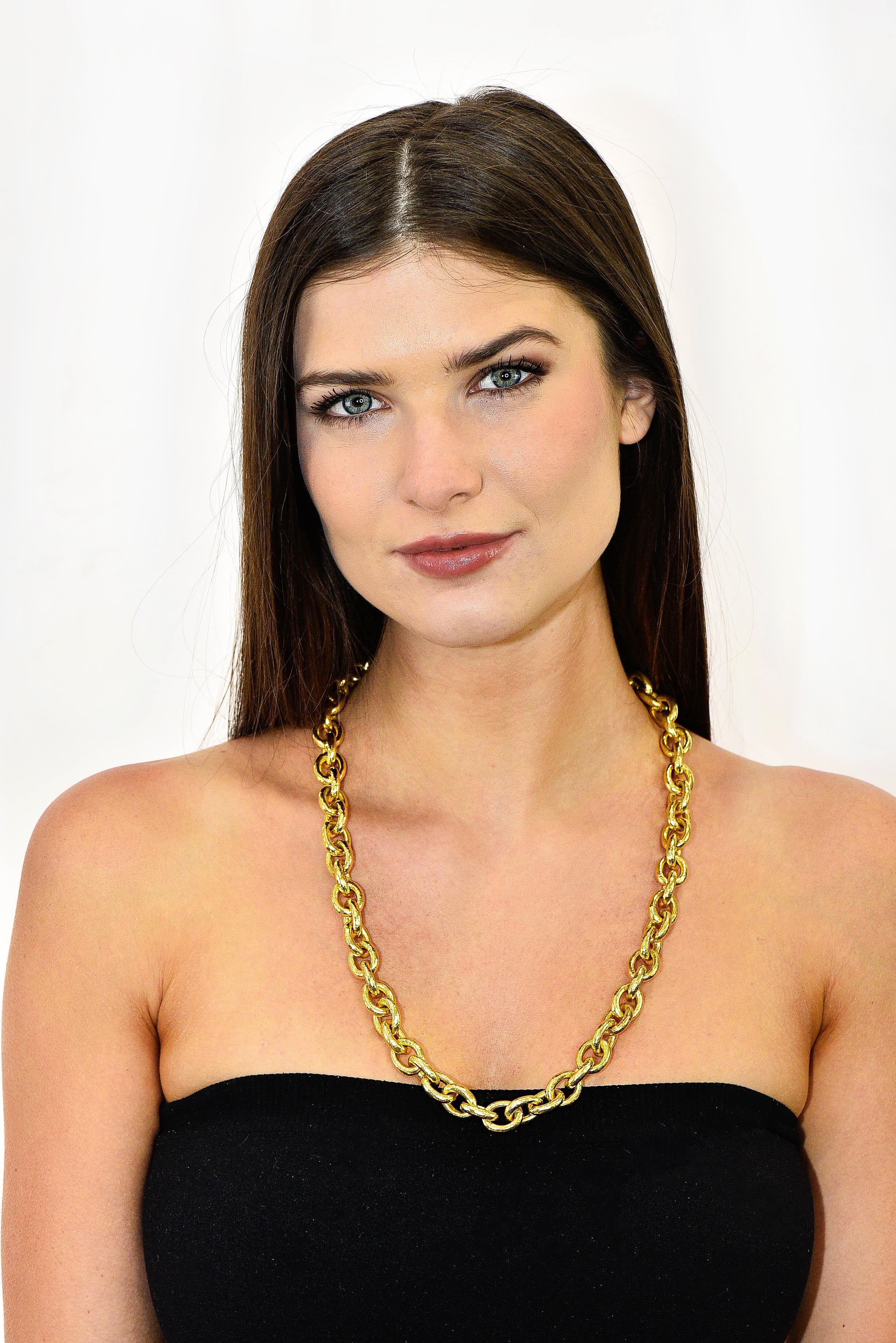 Elizabeth Locke 19 Karat Yellow Gold Hammered Curb Link Chain Collar Necklace 1