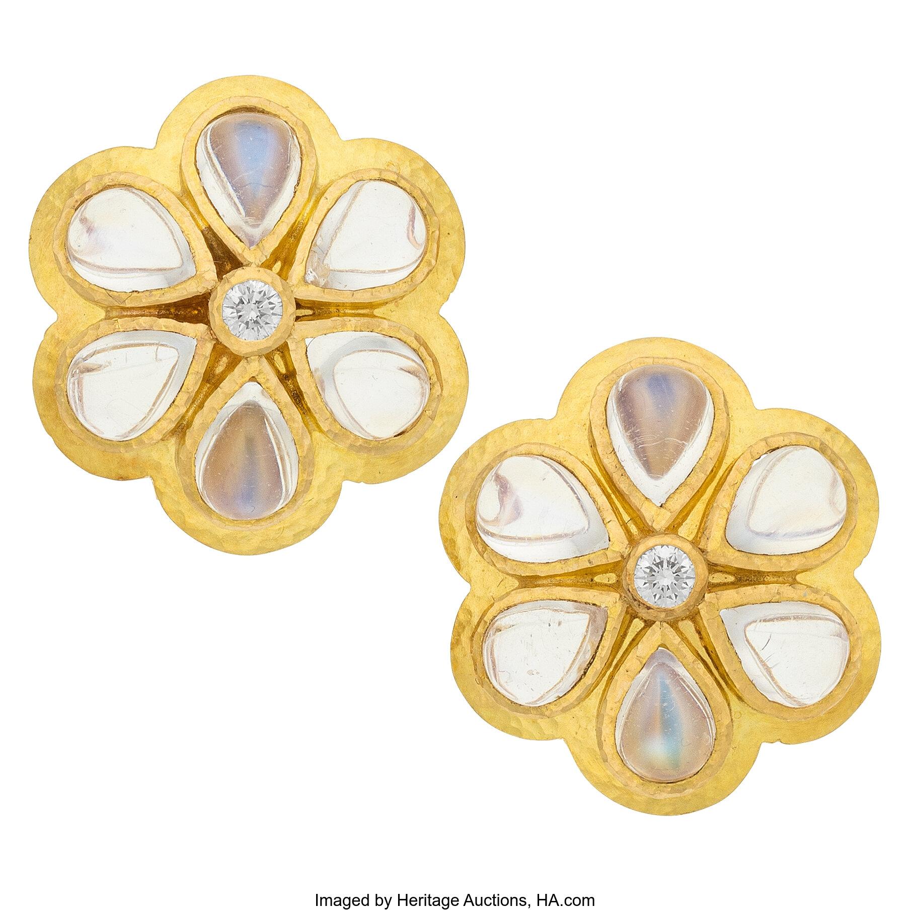 Gorgeous Elizabeth Locke Earrings
Feature Pear Cabochon Shaped Moonstones Arranged in a Daisy Flower as Petals
Center has a 0.10 ct Diamond Each
Finished with Clip On Backs
Appx Diameter of Ear Clips = 23 mm
Total Mass = 20.9 grams
Pieces are in