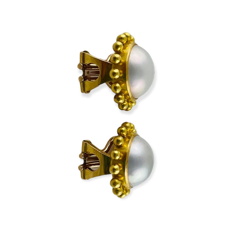 Elizabeth Locke 19K Hammered Yellow Gold Mabe Pearl Earrings In Good Condition In Washington Depot, CT