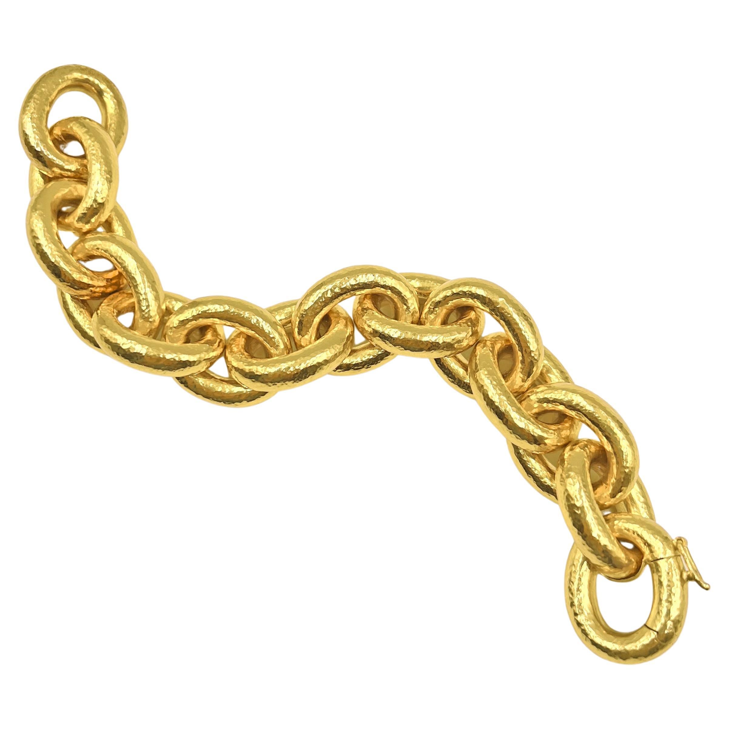 Stunning 19k yellow gold curb link bracelet by Elizabeth Locke.  Inspired by an antique Mediterranean design, the elegant oval curb links on this bracelet consist of fourteen oval links with a polished and gently hammered finish.  The innovative