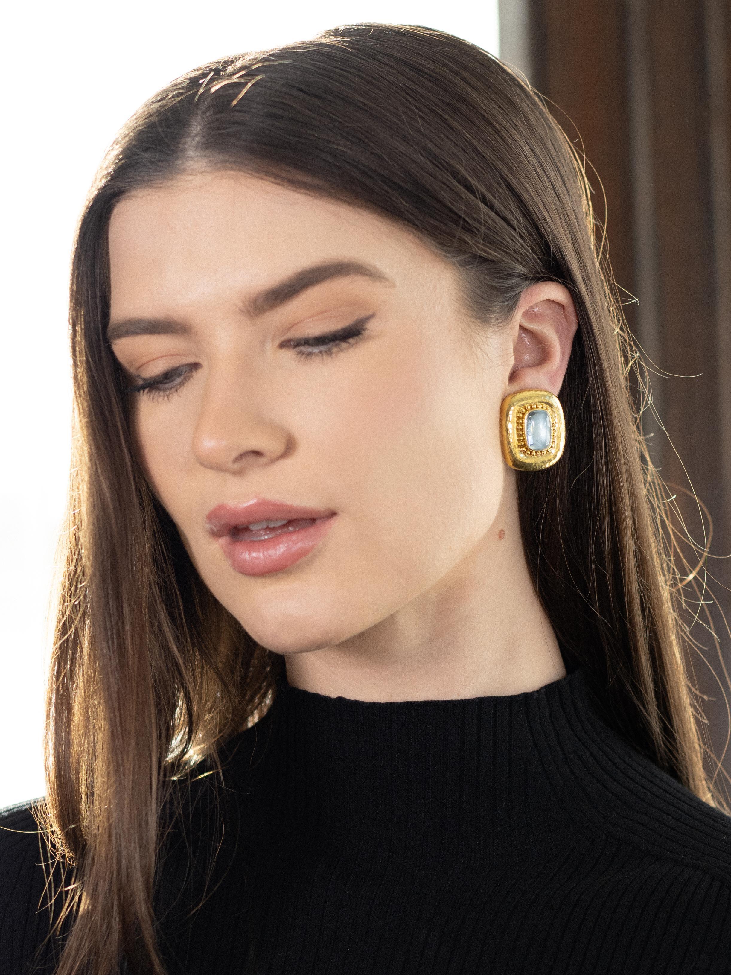 Elizabeth Locke Aquamarine Cabochon 18 Karat Yellow Gold Hammered Earrings For Sale 4
