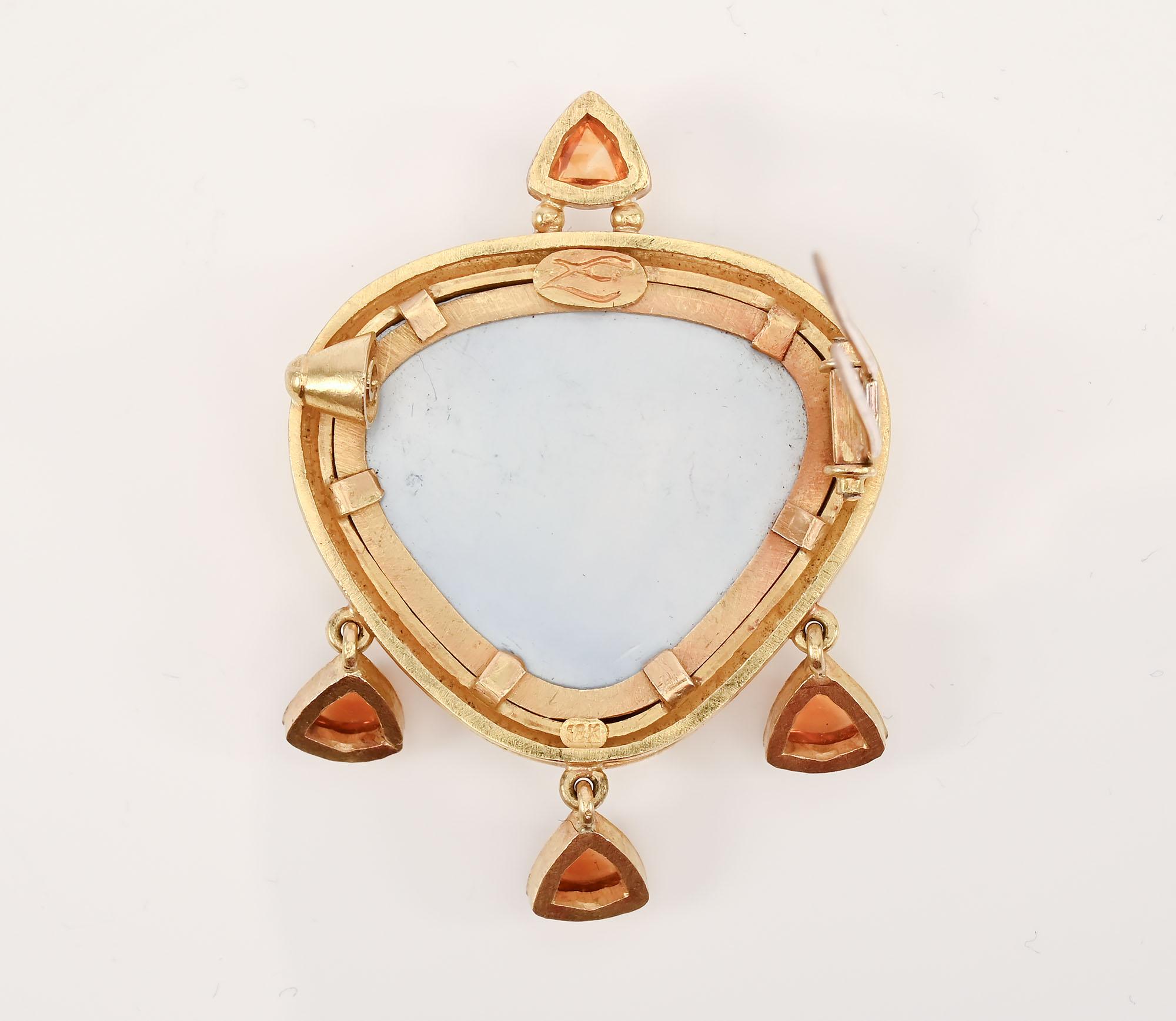 Broche Elizabeth Locke avec chevaux cabrés Unisexe en vente