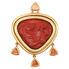 Broche Elizabeth Locke avec chevaux cabrés