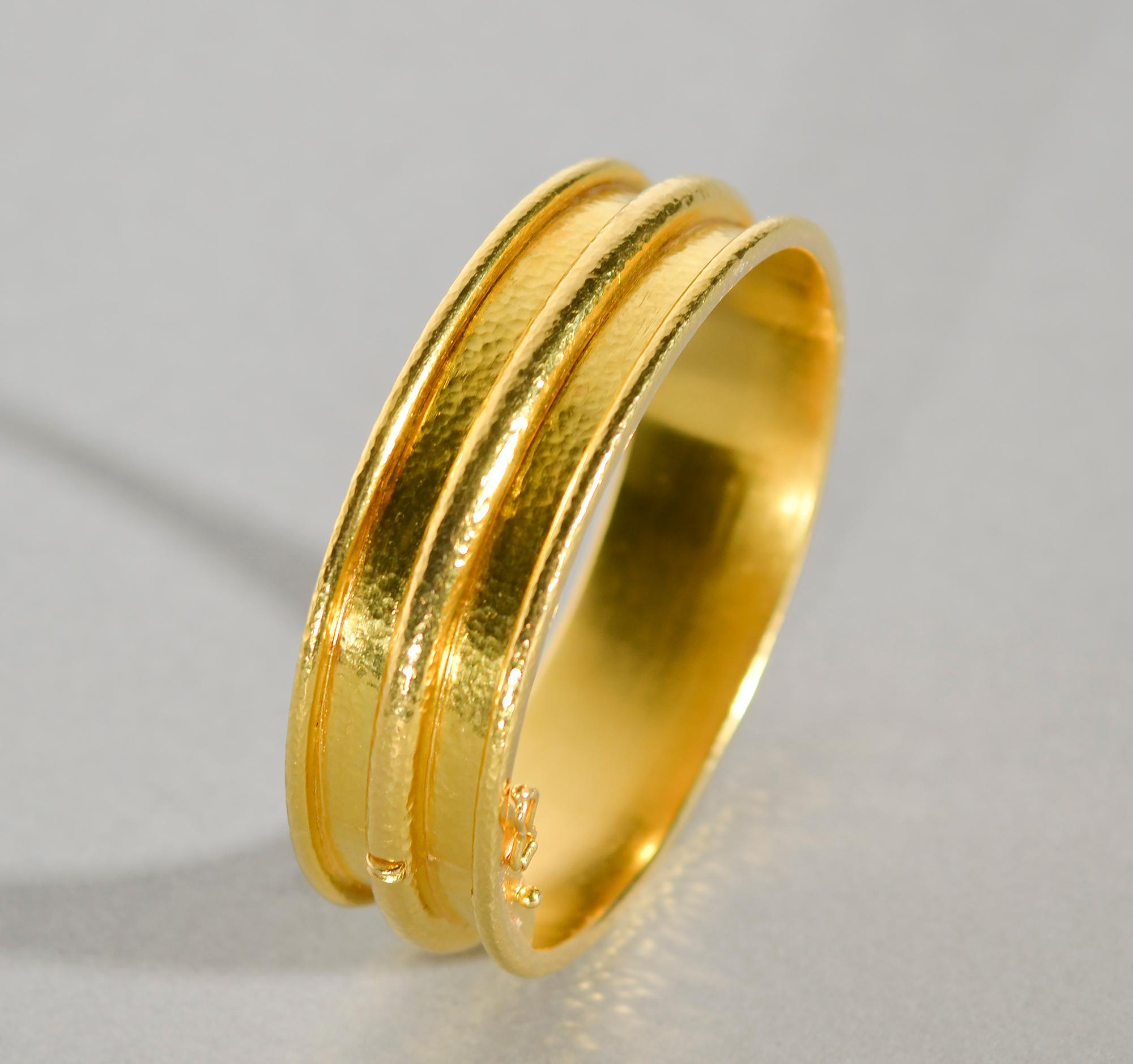 Contemporary Elizabeth Locke Channeled Gold Bangle Bracelet For Sale
