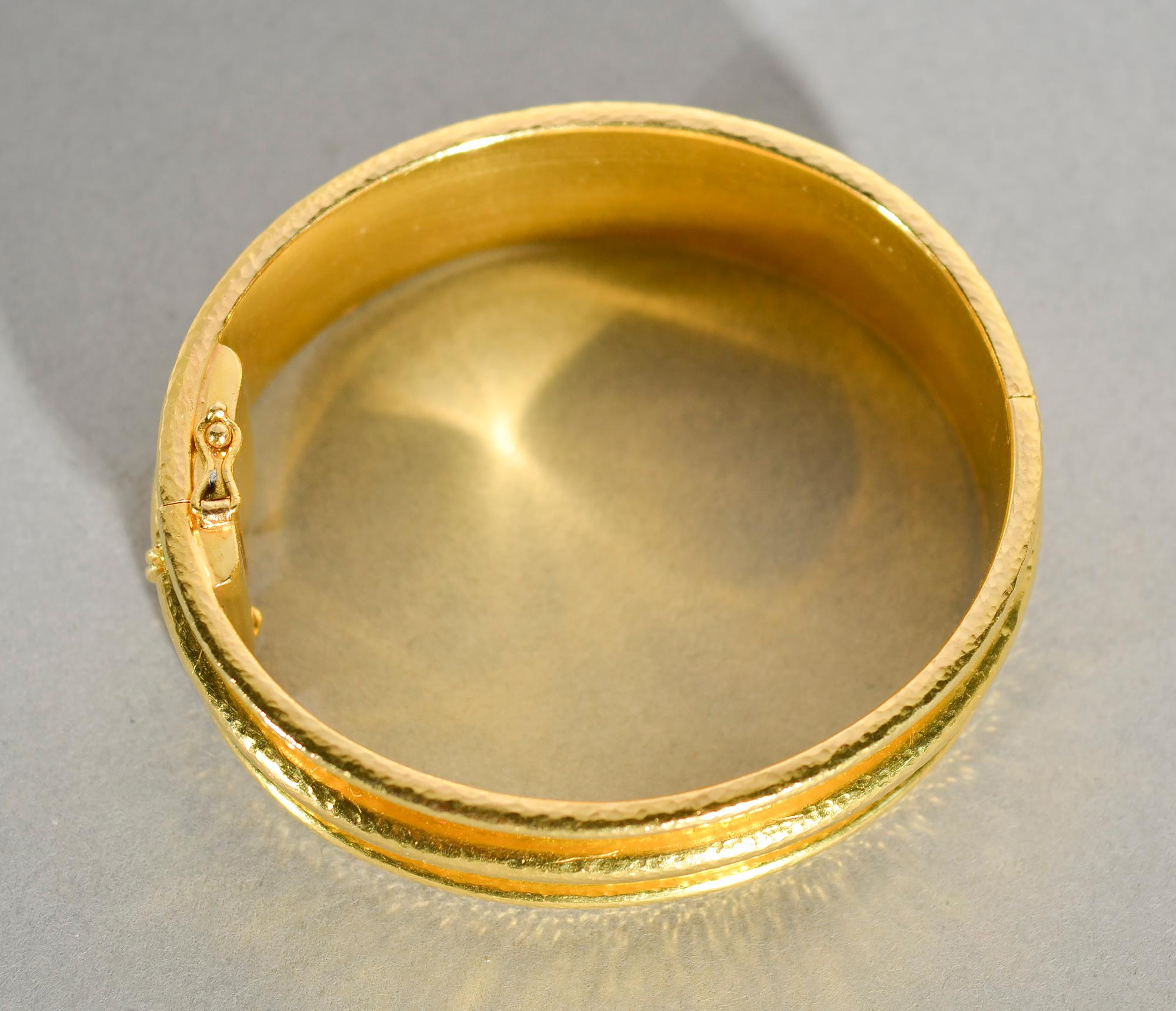 Elizabeth Locke Channeled Gold Bangle Bracelet In Excellent Condition For Sale In Darnestown, MD