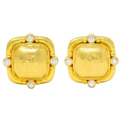Elizabeth Locke Boucles d'oreilles coussin en or jaune martelé 19 carats avec diamants