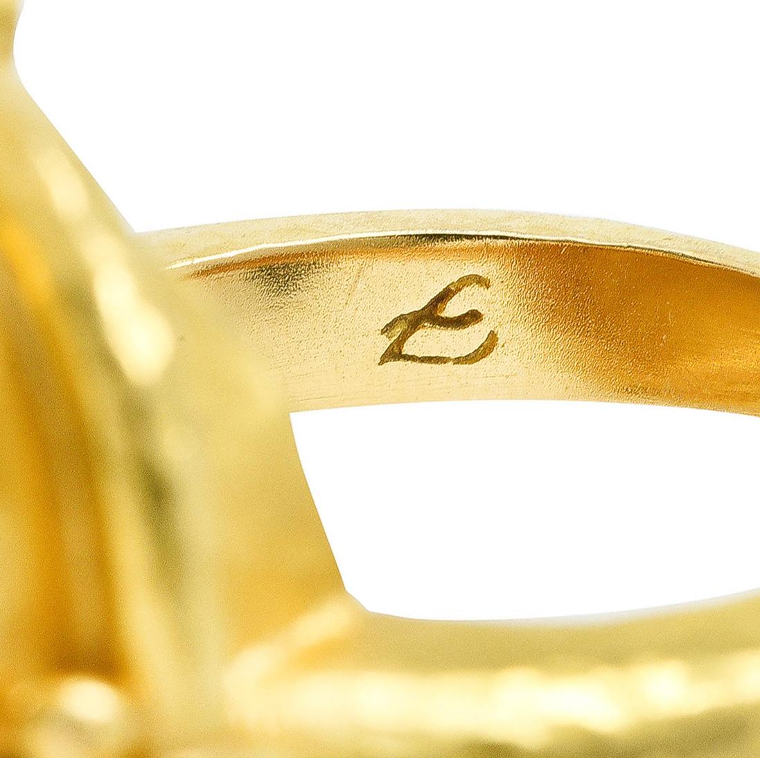 Elizabeth Locke Diamond 19 Karat Yellow Gold Queen Bee Ring In Excellent Condition In Philadelphia, PA