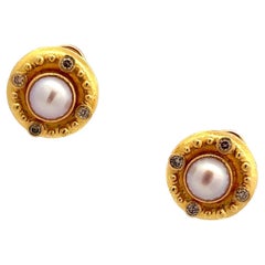Elizabeth Locke - Boucles d'oreilles à clip en or jaune martelé 19 carats avec diamants et perles