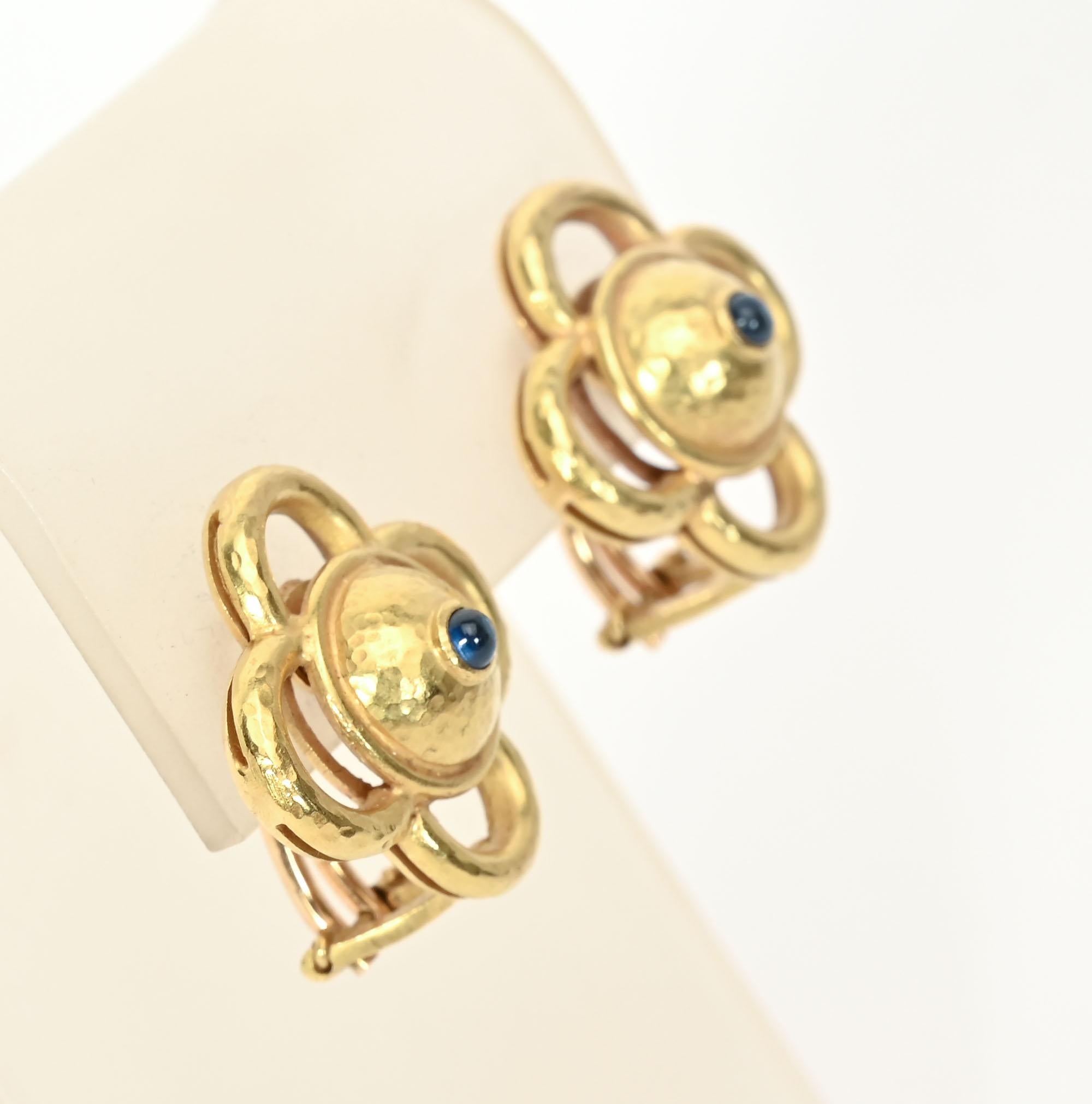 Modern Elizabeth Locke Gold Earrings with Lapis Lazuli For Sale