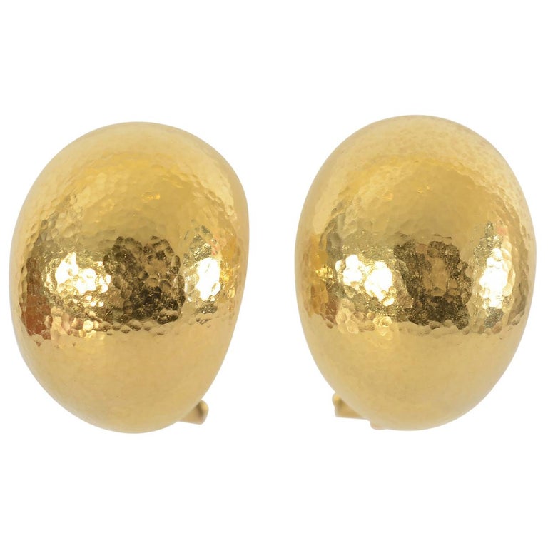Elizabeth Locke Hammered Gold Shrimp Earrings For Sale