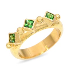 Elizabeth Locke Harlequin 19K Yellow Gold Tsavorite Band Ring