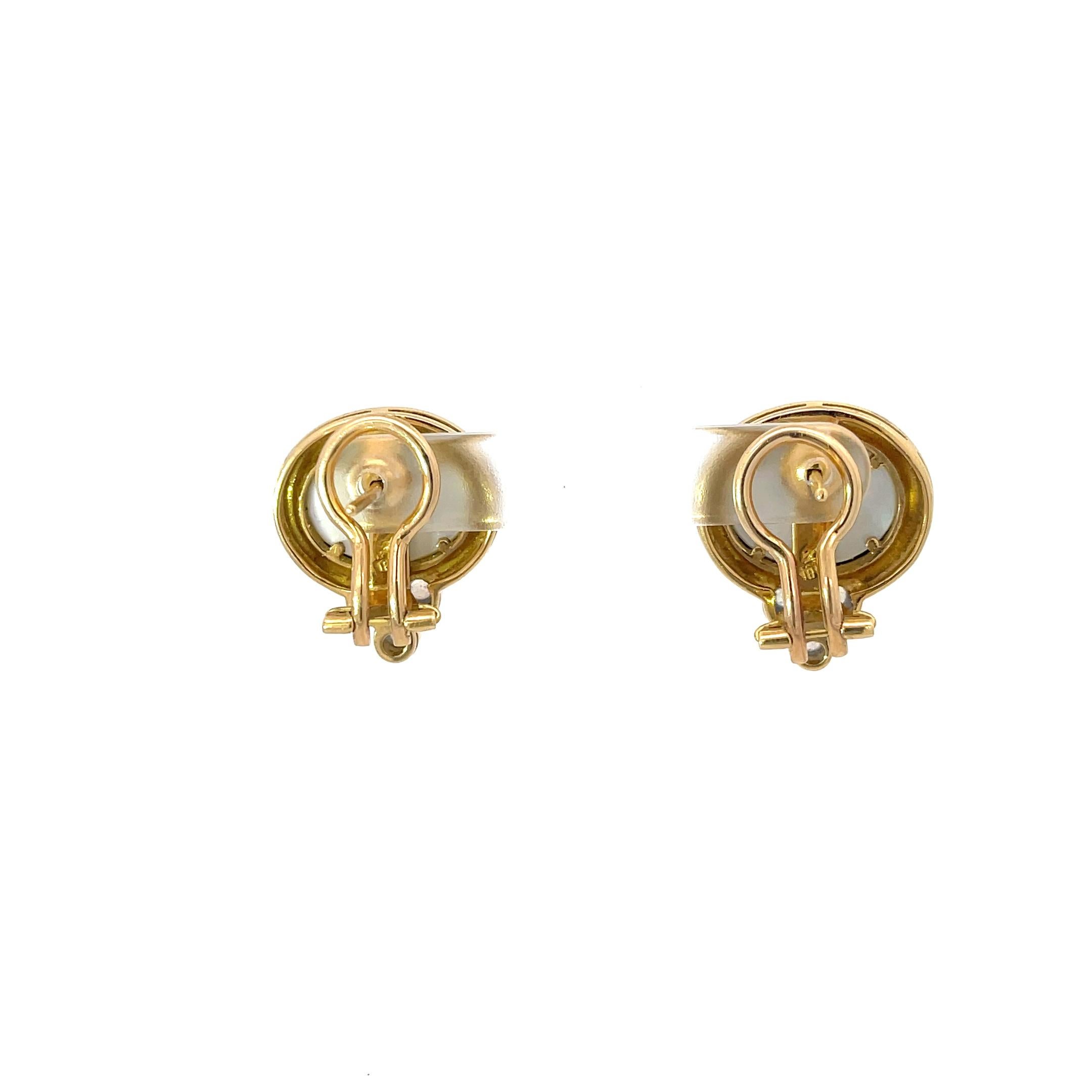 Elizabeth Locke Intaglio & Moonstone Earrings 18K Yellow Gold In Excellent Condition For Sale In Dallas, TX