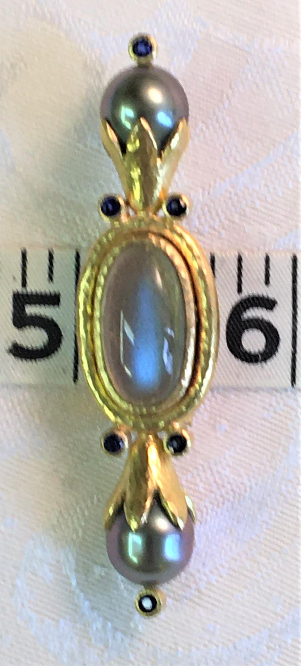 Women's or Men's Elizabeth Locke Labradorite Pearl Sapphire Brooch For Sale