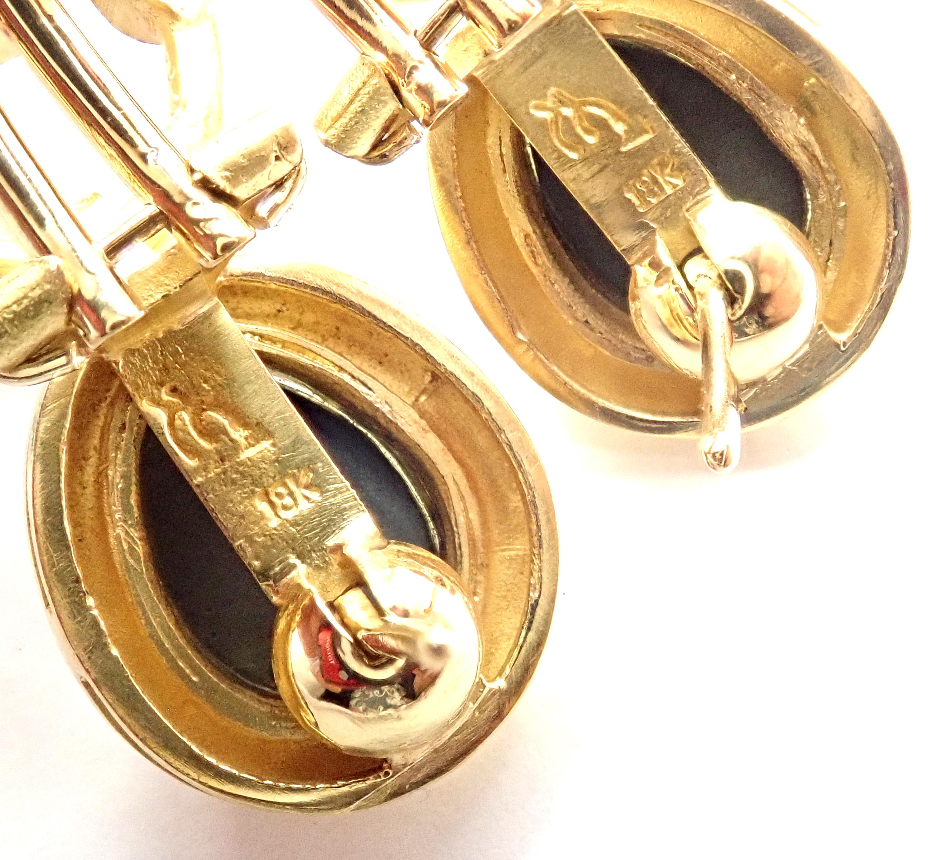 Elizabeth Locke, boucles d'oreilles pendantes en or jaune avec camée de pierres de lune en lave 3