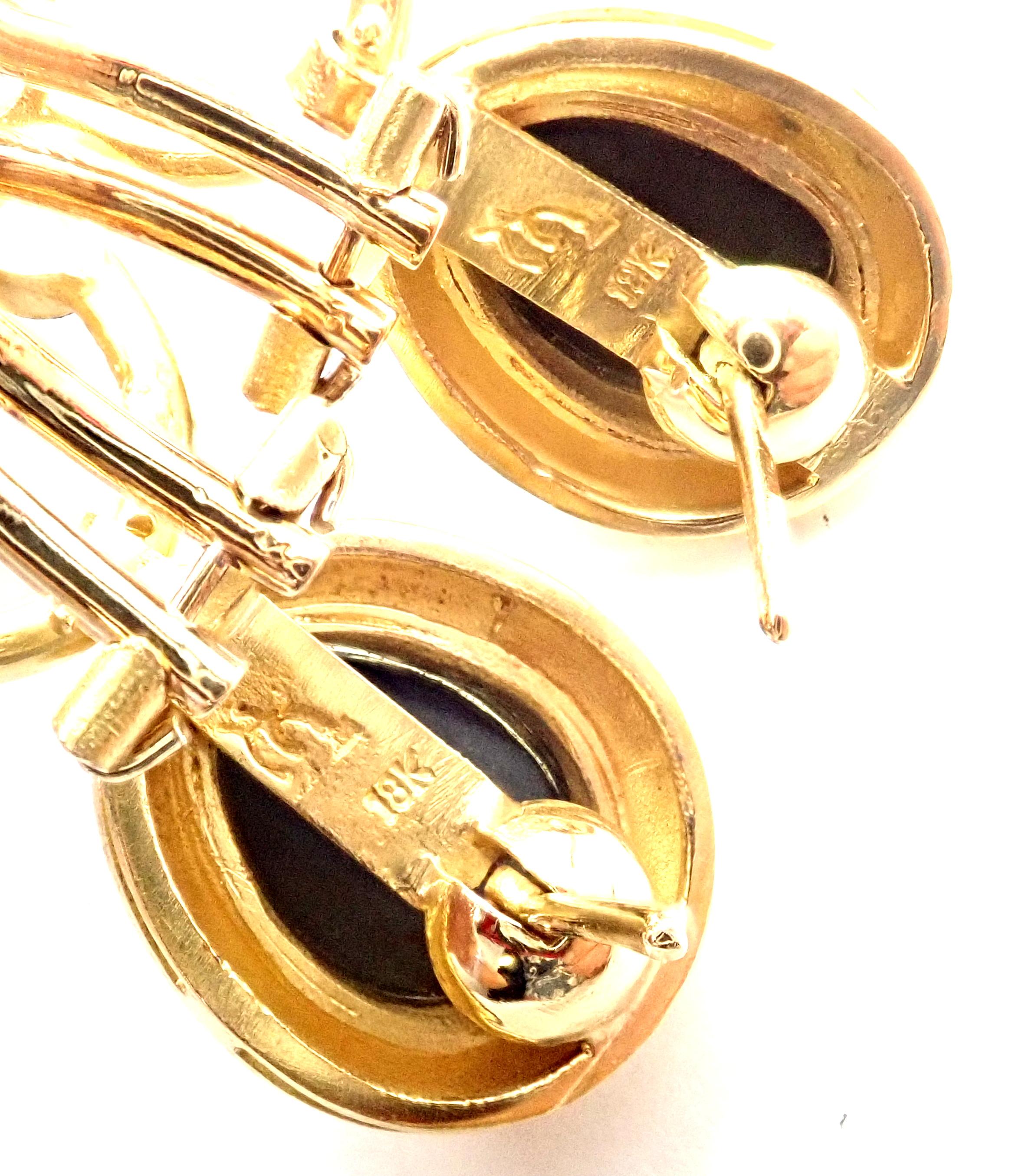 Elizabeth Locke, boucles d'oreilles pendantes en or jaune avec camée de pierres de lune en lave 4