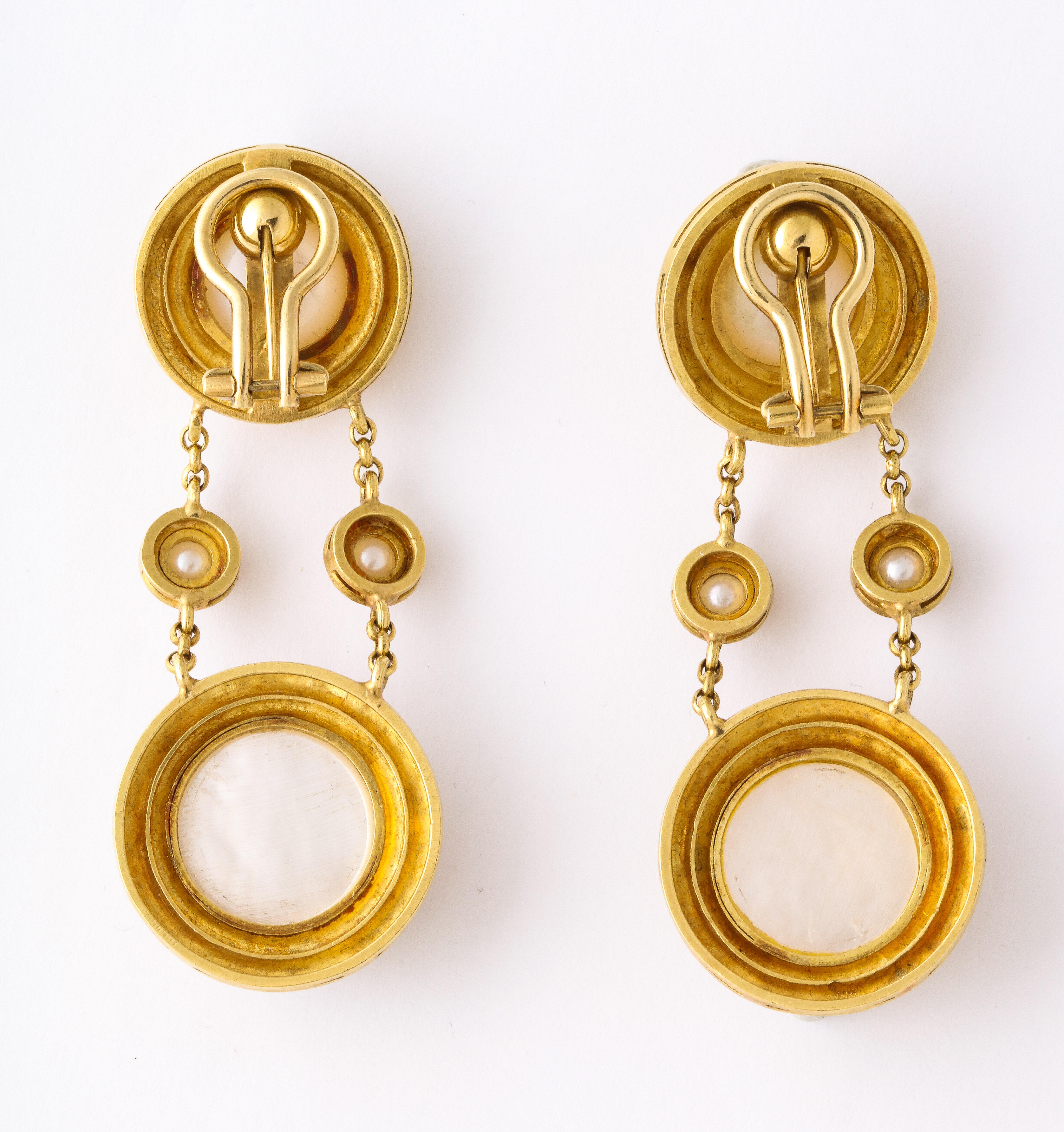 Elizabeth Locke Mabe Pearl Gold Drop Ear Clips In Excellent Condition For Sale In New York, NY