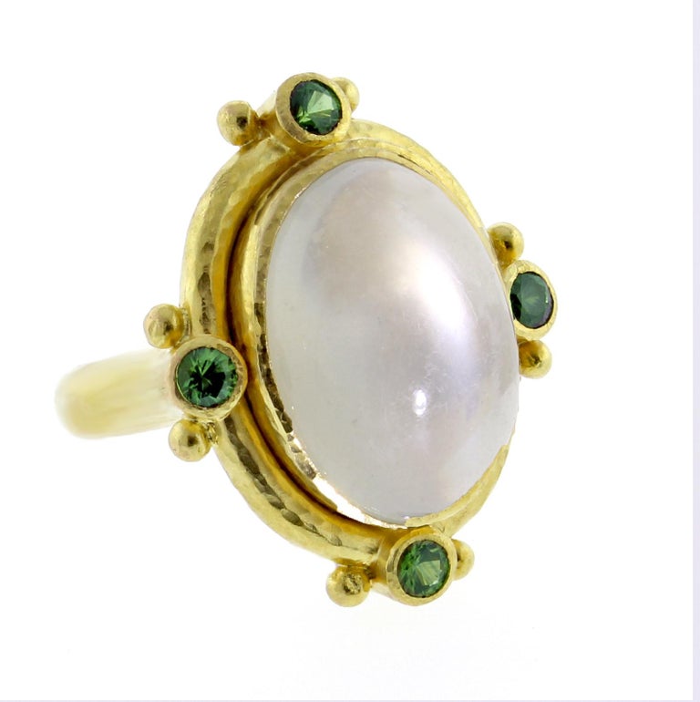 Women's or Men's Elizabeth Locke Moonstone Cabochon Gold Ring For Sale