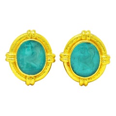 Elizabeth Locke Boucles d'oreilles en or 19 carats avec intaille en verre vénitien et nacre