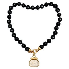 Elizabeth Locke Onyx-Perlen-Halskette mit Anhänger