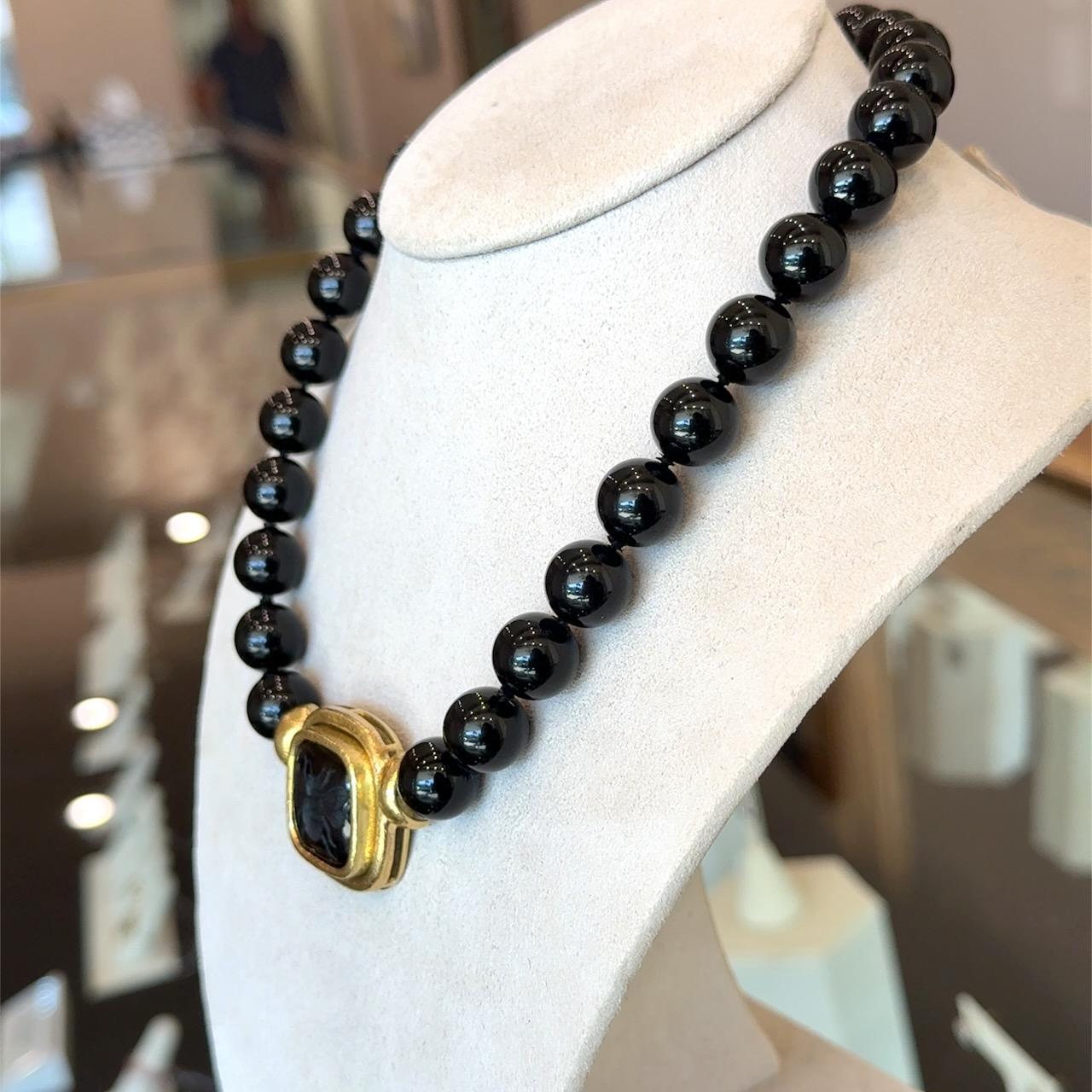 Elizabeth Locke Onyx Bee 18K Gold Necklace For Sale 6