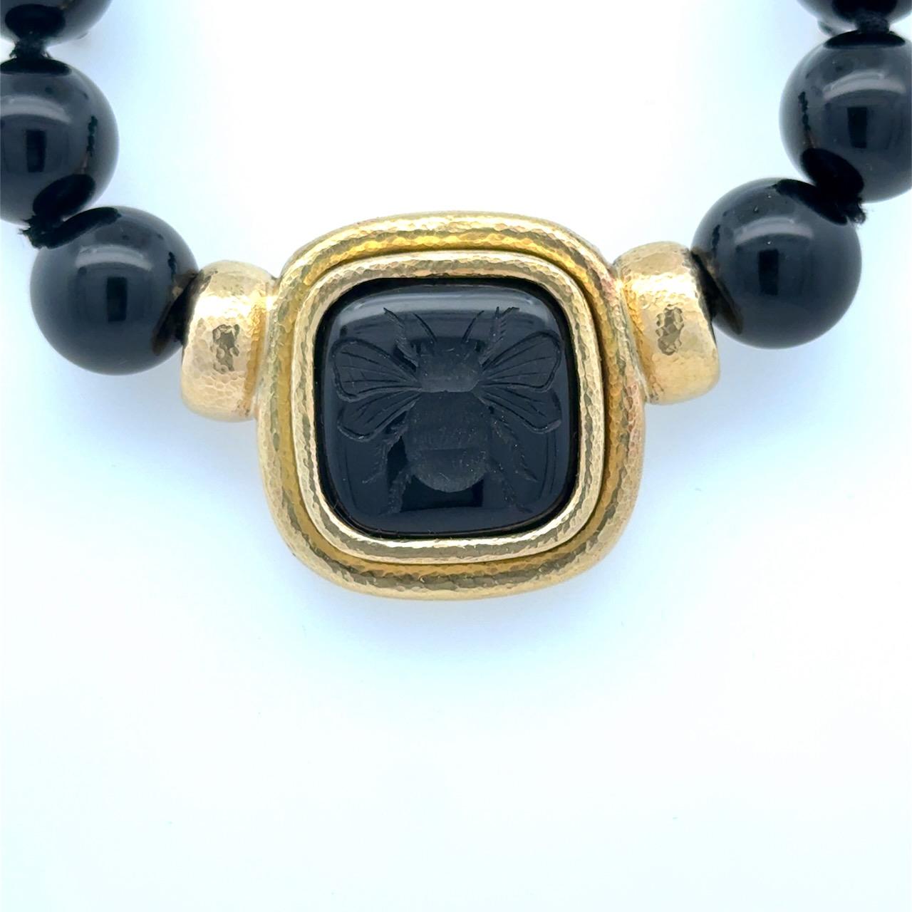 da uomo o donna Collana in oro 18 carati con ape di onice di Elizabeth Locke in vendita