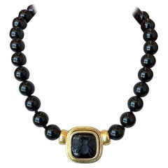 Elizabeth Locke - Collier d'onyx et d'abeilles en or 18K
