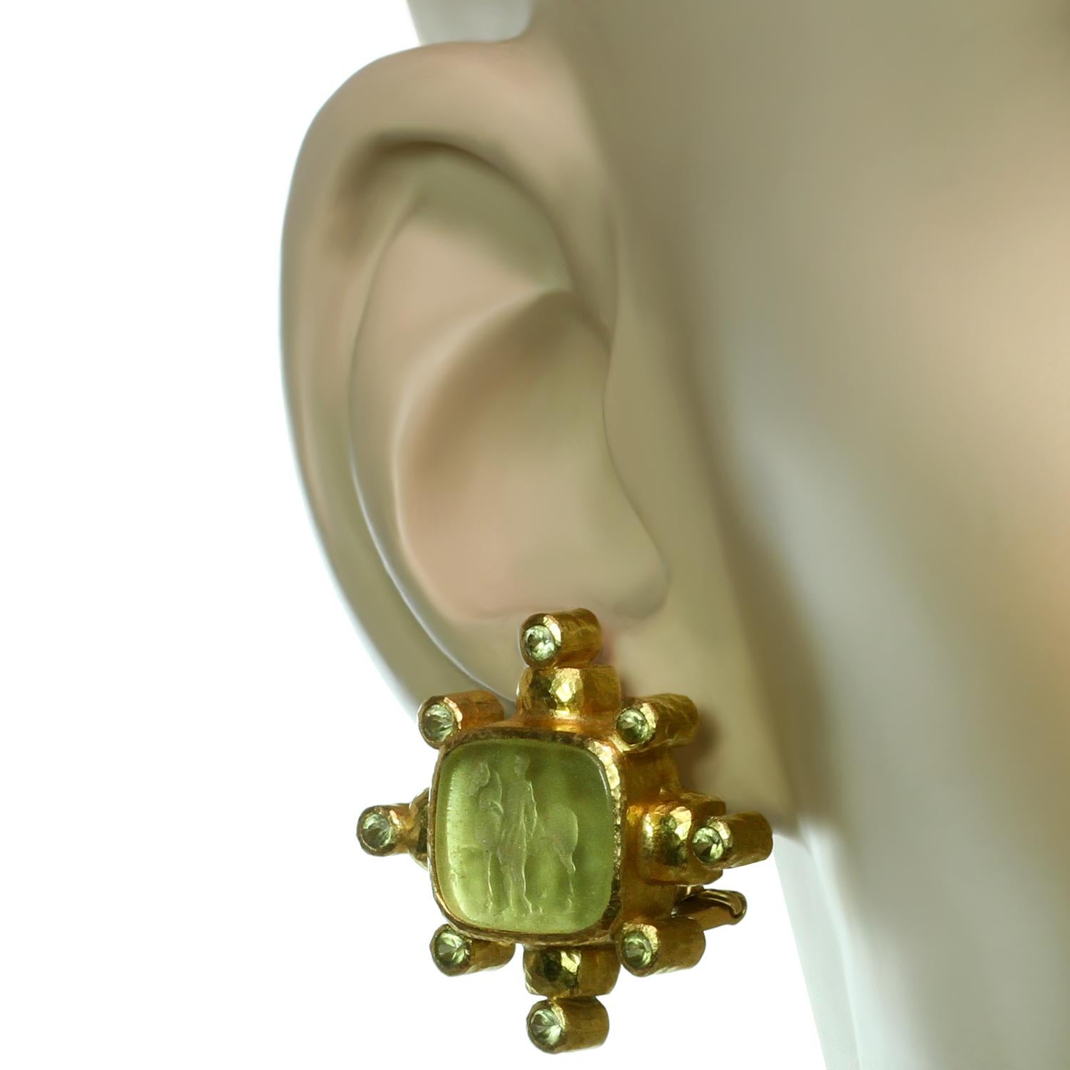 Elizabeth Locke Peridot Venetian Glass Intaglio Earrings and Pendant Set In Excellent Condition In New York, NY
