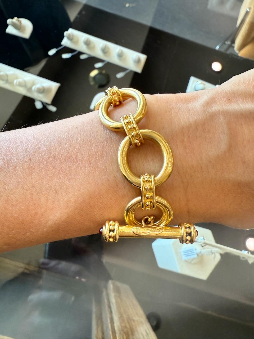 Taille cabochon Elizabeth Locke - Bracelet en or 18 carats avec chaîne à maillons en forme de rubis en vente