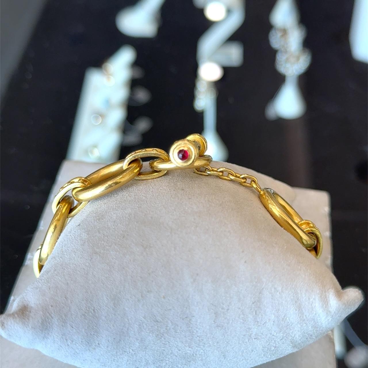 Elizabeth Locke - Bracelet en or 18 carats avec chaîne à maillons en forme de rubis Bon état - En vente à Los Angeles, CA