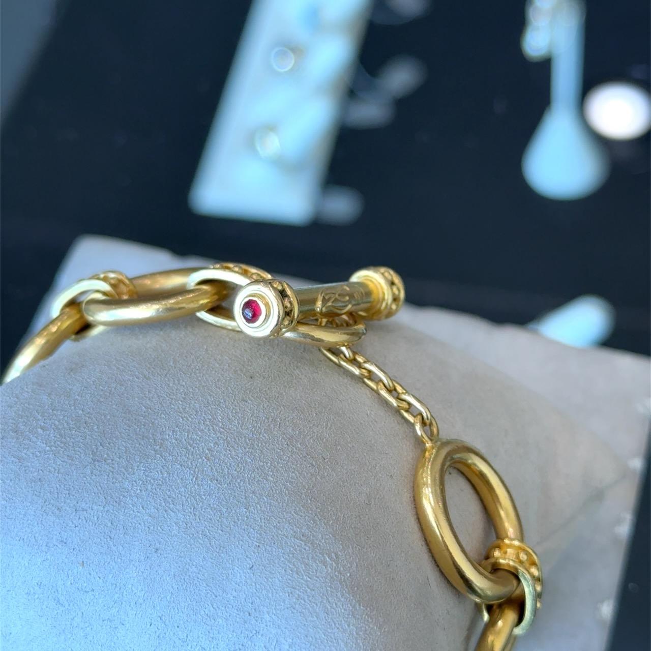 Elizabeth Locke - Bracelet en or 18 carats avec chaîne à maillons en forme de rubis en vente 2
