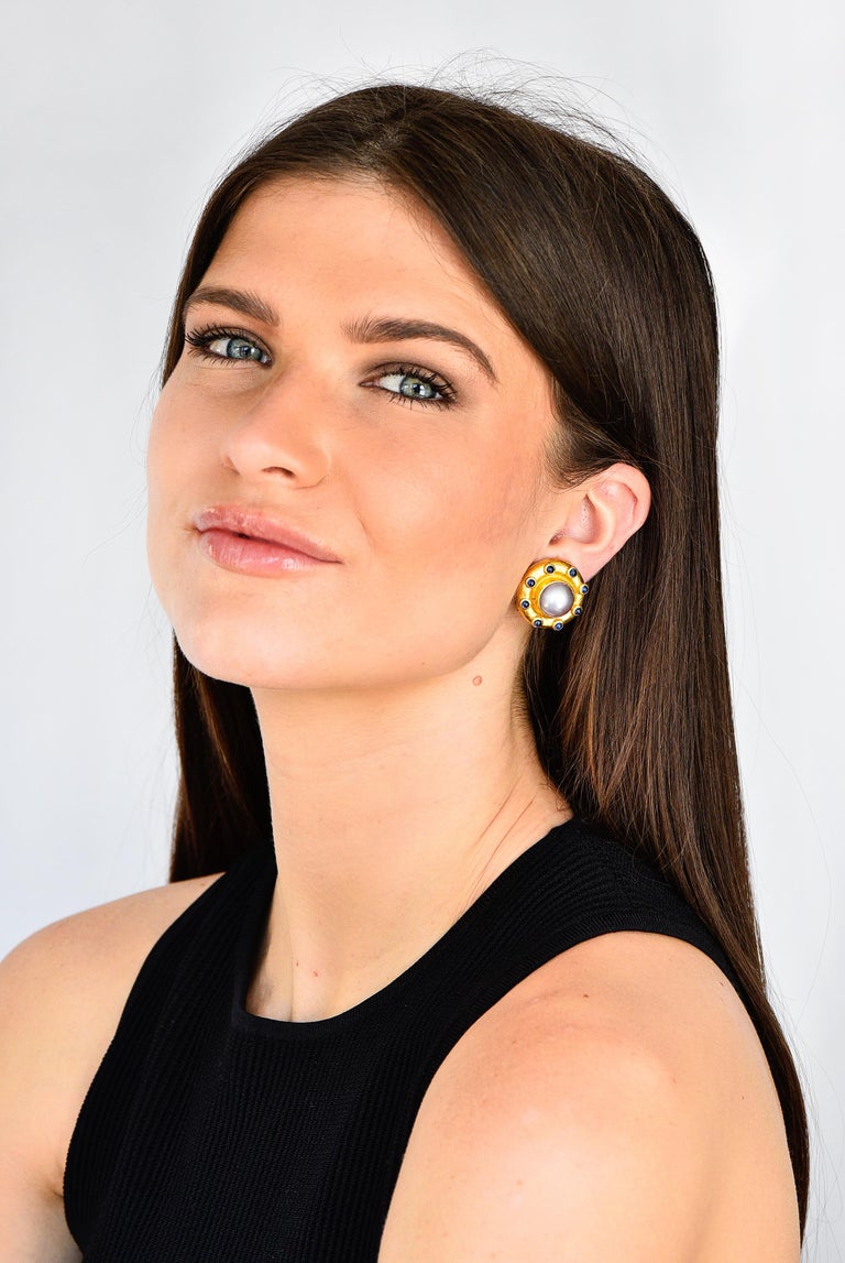 Elizabeth Locke Sapphire Cabochon Mabe Pearl 18 Karat Yellow Gold Earrings 3