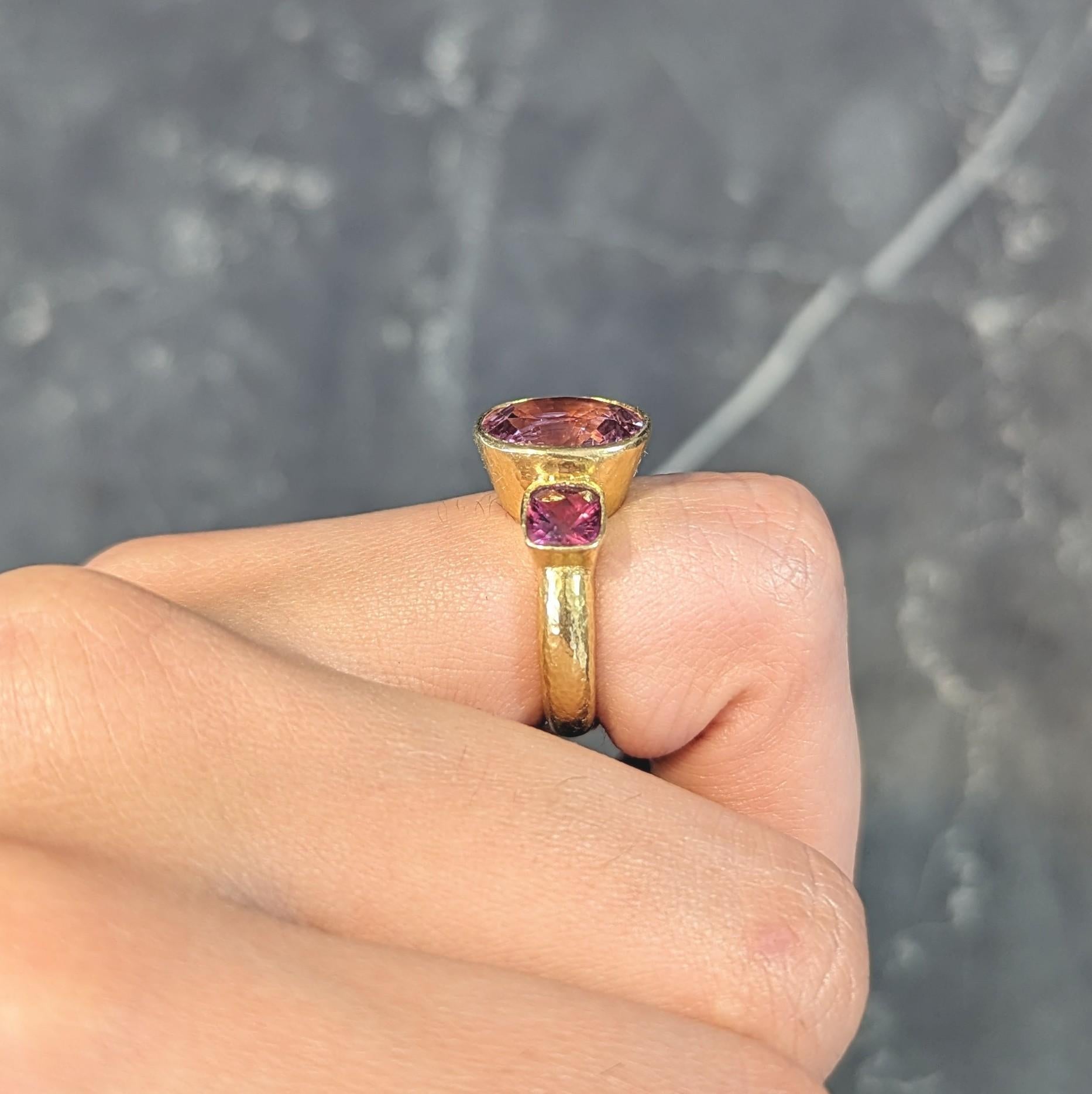 Elizabeth Locke Spinel Rhodolite Garnet 19 Karat Hammered Gold Gemstone Ring For Sale 10