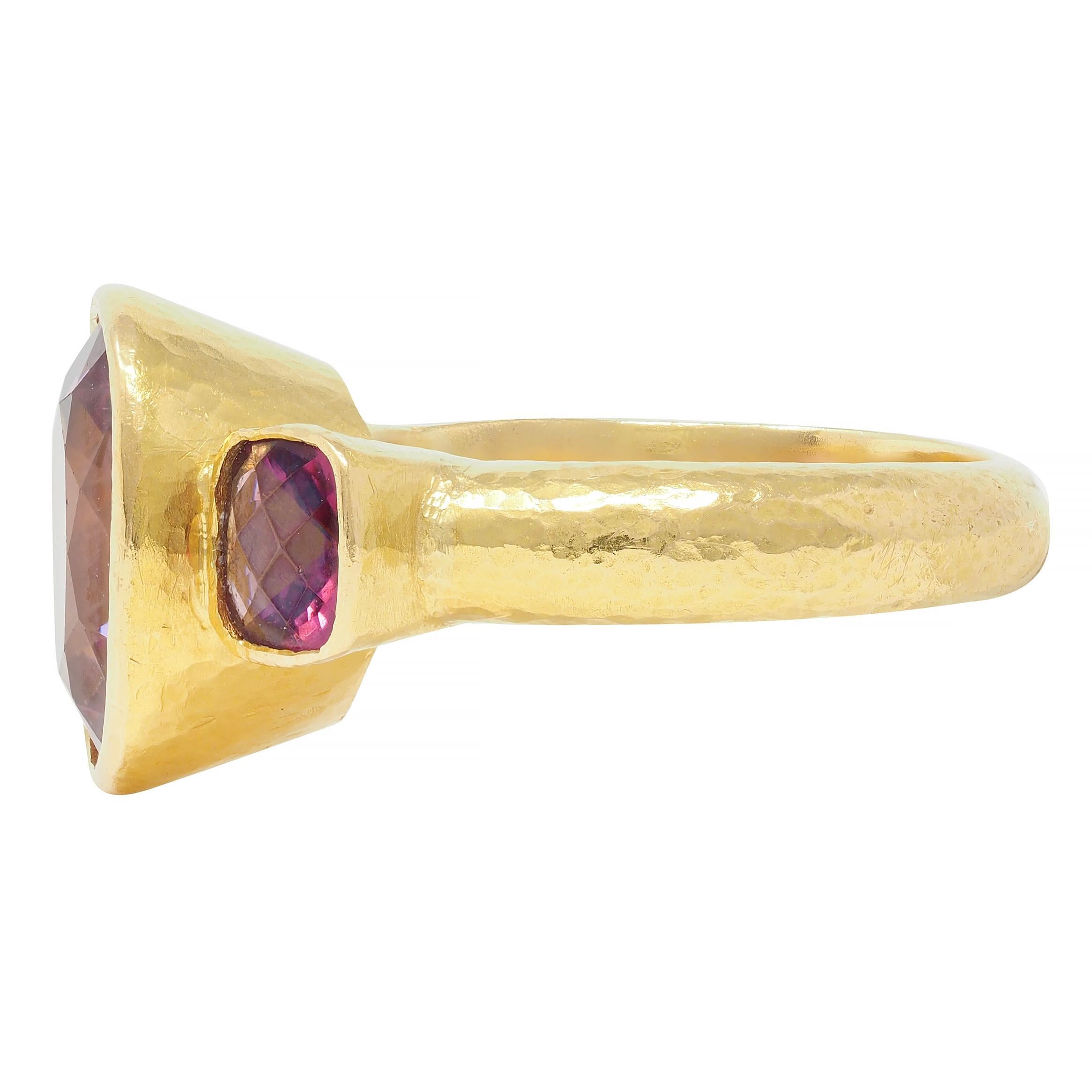 Women's or Men's Elizabeth Locke Spinel Rhodolite Garnet 19 Karat Hammered Gold Gemstone Ring For Sale