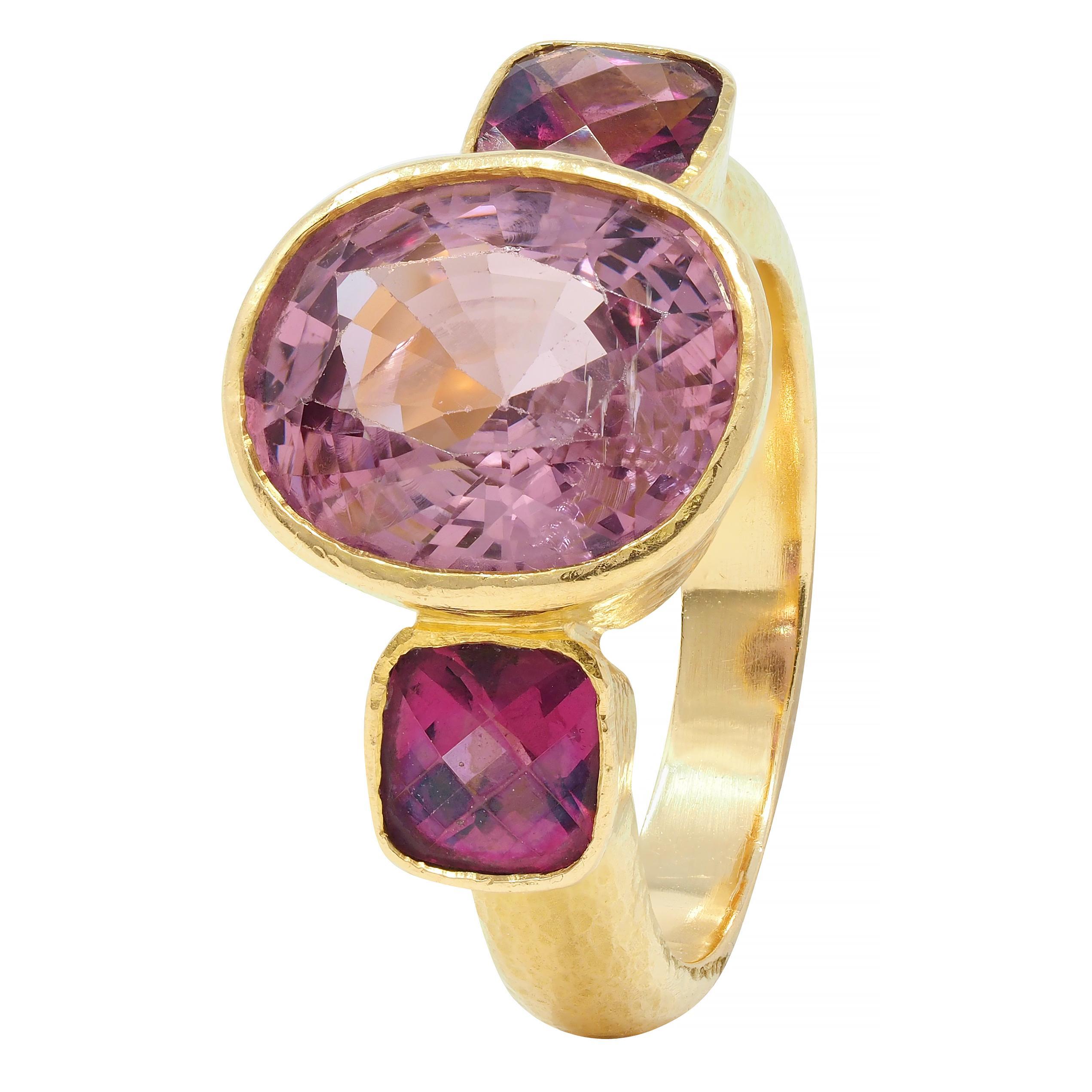 Elizabeth Locke Spinel Rhodolite Garnet 19 Karat Hammered Gold Gemstone Ring For Sale 3