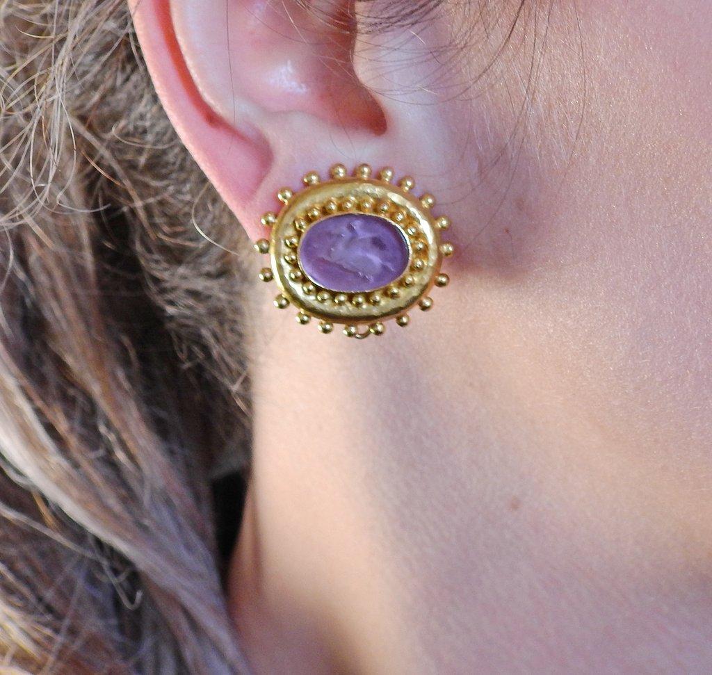 Elizabeth Locke Venetian Glass Intaglio Gold Earrings 1
