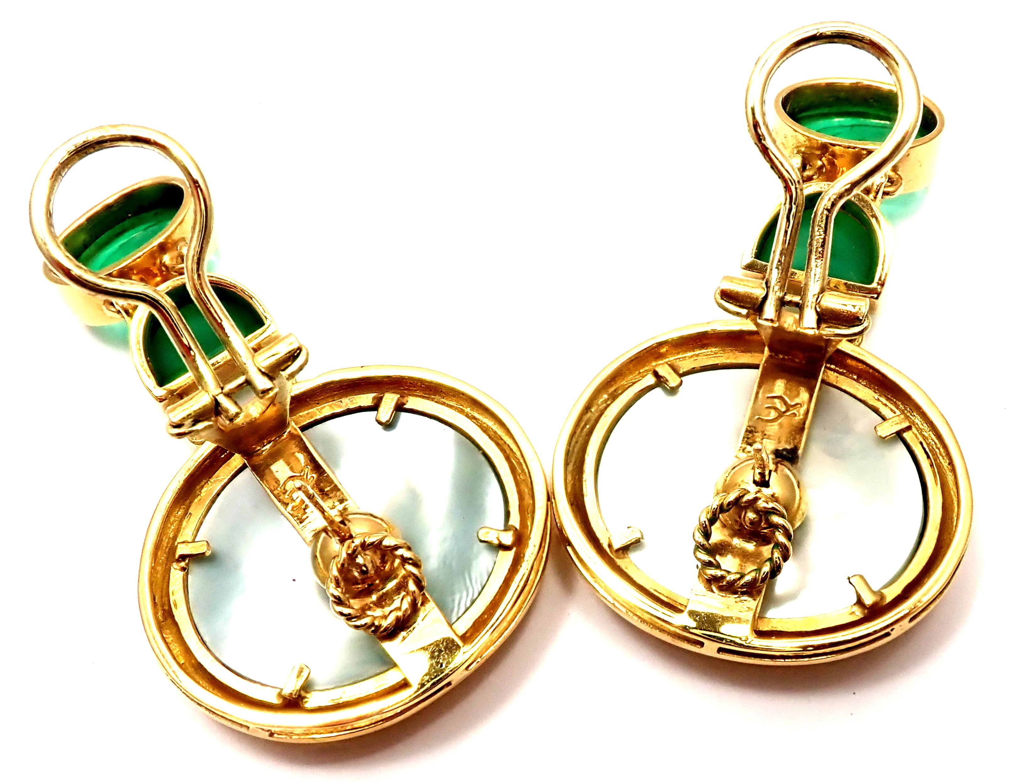 Elizabeth Locke Venetian Green Glass Intaglio Chalcedony Yellow Gold Earrings In Excellent Condition In Holland, PA